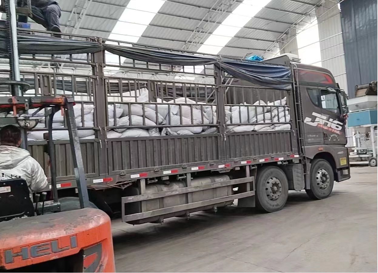 Le fabricant fournit des flocons d'humate de potassium en stock.jpg Le fabricant fournit des flocons d'humate de potassium en stock.jpg